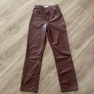 Abercrombie & Fitch - 90s Straight Ultra High Rise Curve Love Faux Brown Leather